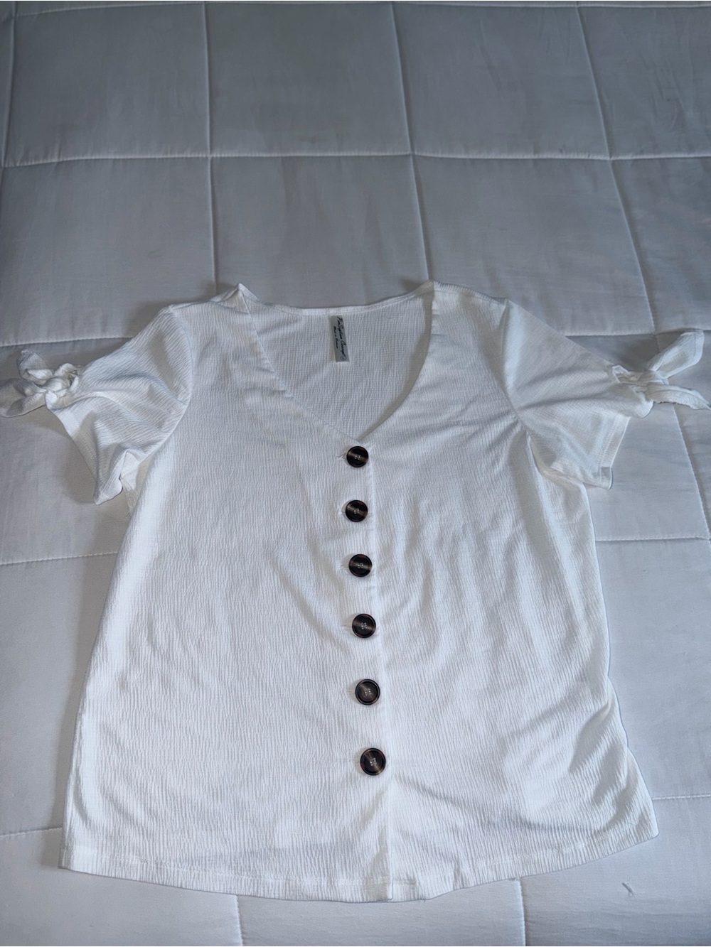 Women’s White Button-Front Short Sleeve Top - Large
